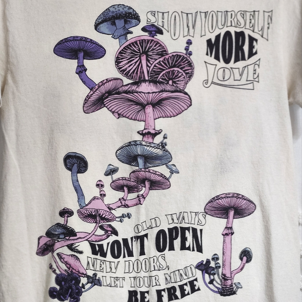 Excellent Condition, Trust The Universe, T - Shirt. This Final Price Ty